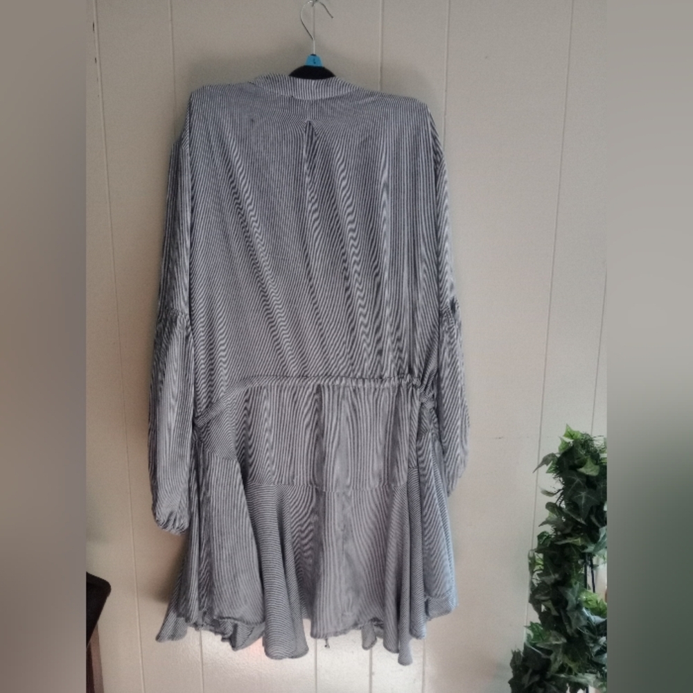 H&M Striped Button-Up Dress - Picture 6 of 15